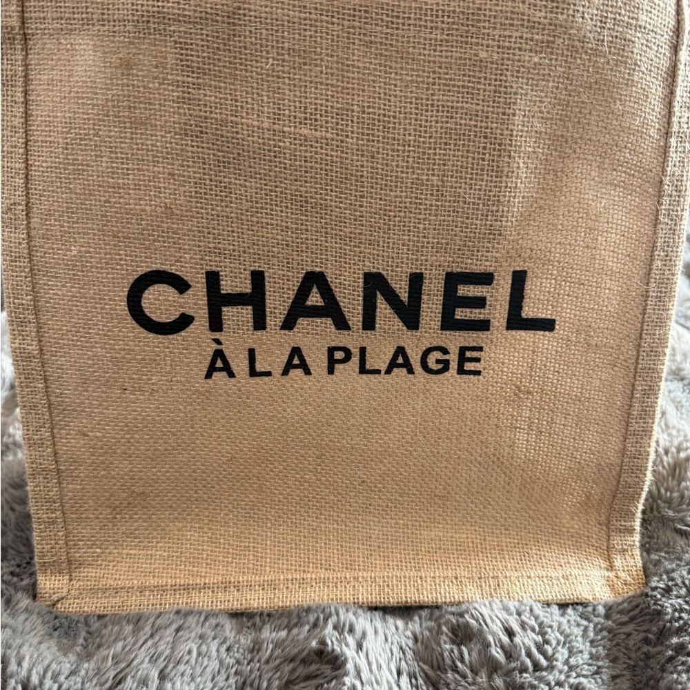 CHANEL burlap bag this is a VIP gift from Chanel approximately 12”x12”x6 - Picture 3 of 5